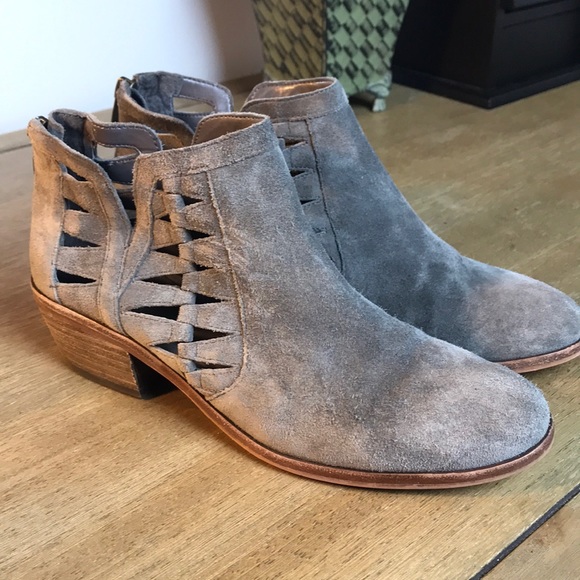 VINCE CAMUTO SUEDE BOOTIES - Picture 4 of 10